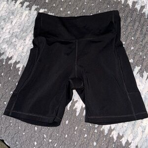 Cute biker shorts with pockets on both sides!!